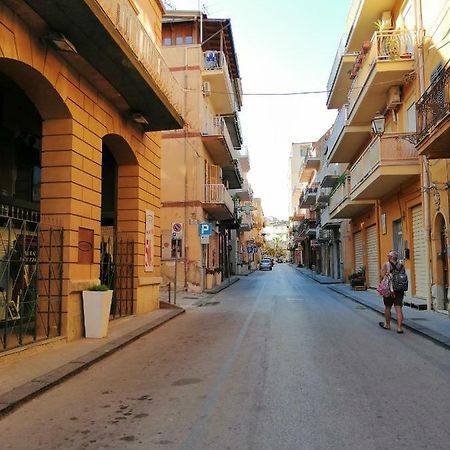 לינה וארוחת בוקר Aragona La Casa Del Corso מראה חיצוני תמונה